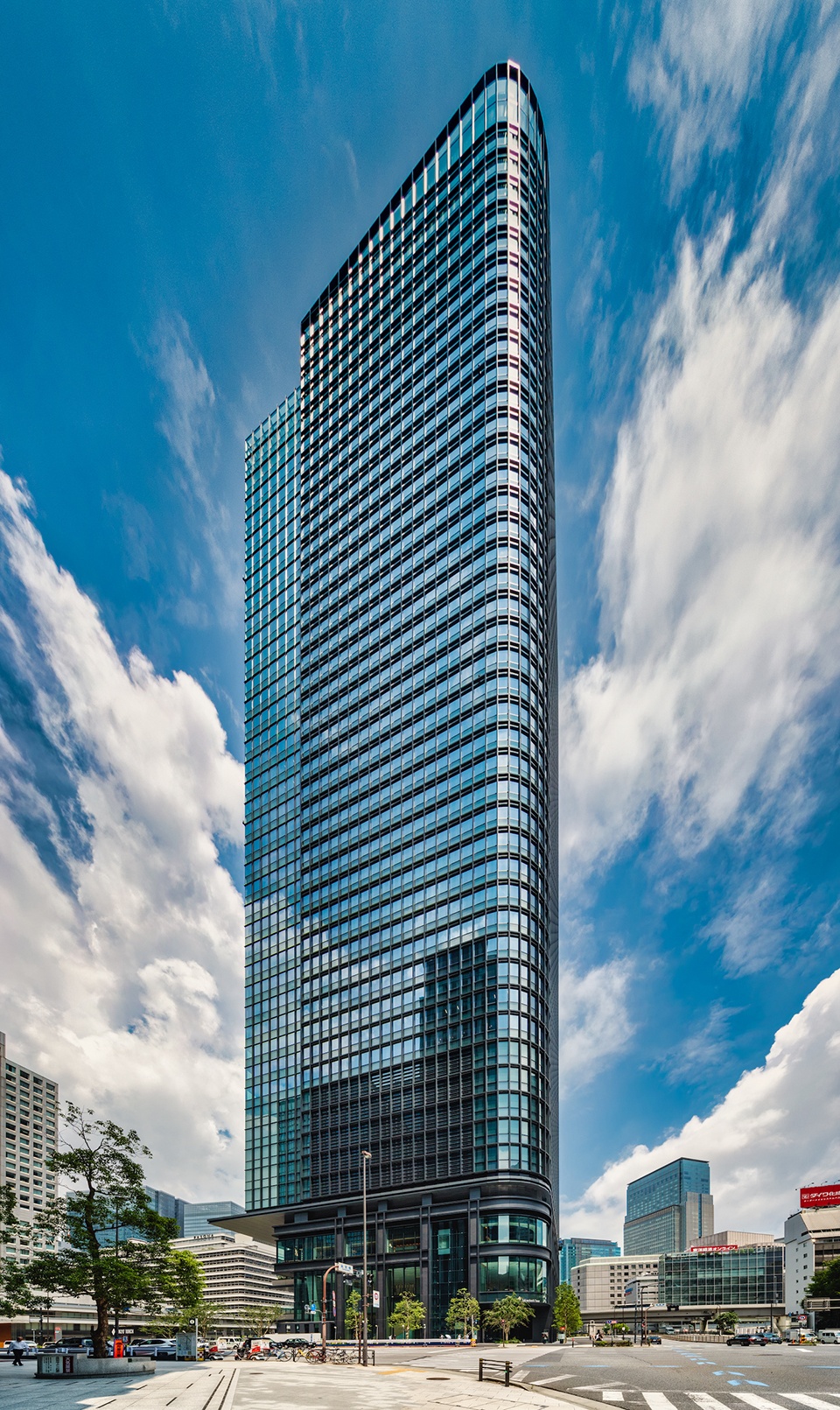 tokyo torch tokiwabashi tower by mitsubishi jisho sekkei inc