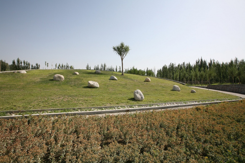 Xinjiang Bazhou Heshuo Solidarity Park R land