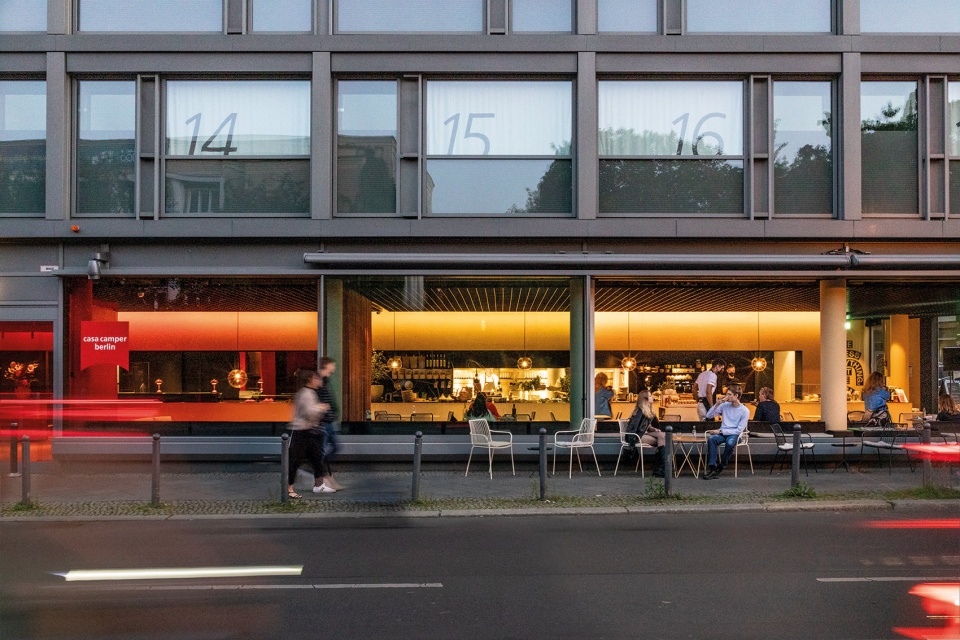 Cafe Camaleon by GRAS Reynes Arquitectos MVRDV Laura V Rave 1