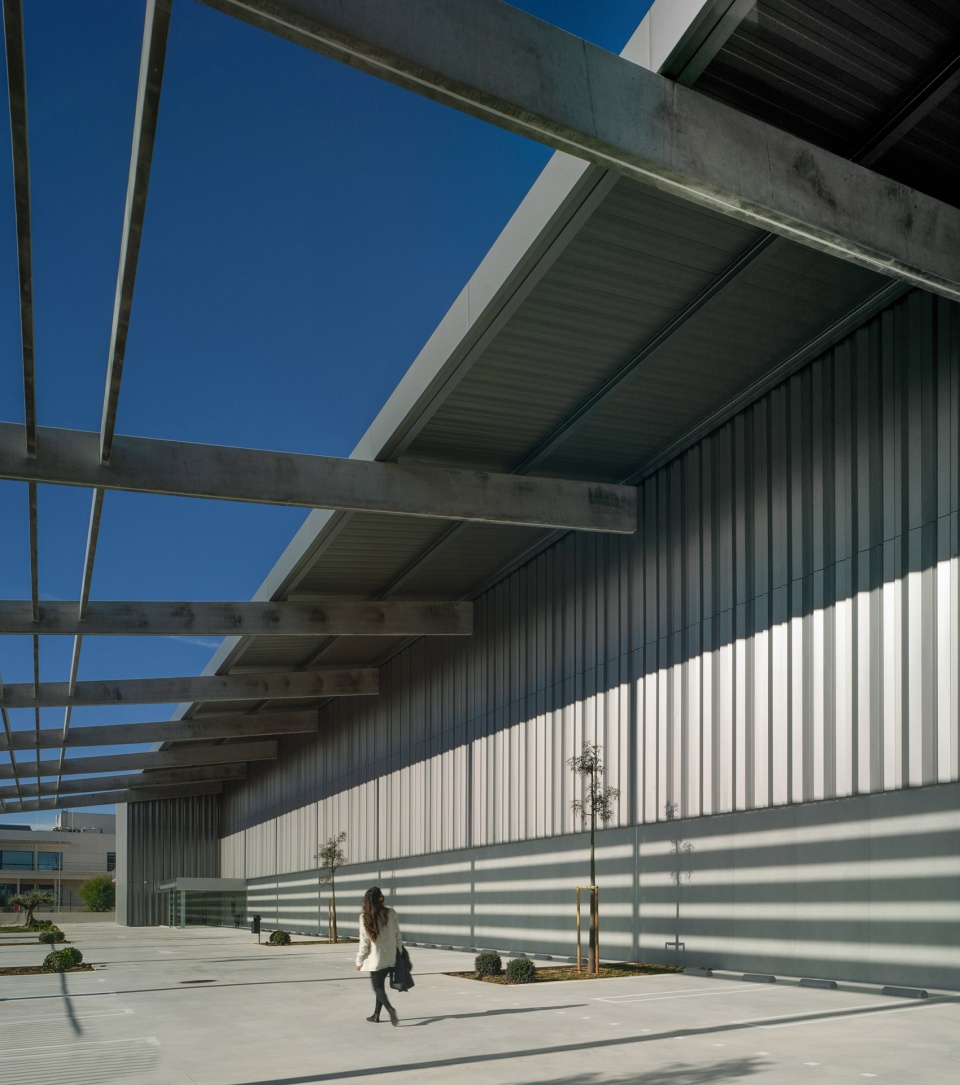 Private Terminal at Manises Airport by ERRE arquitectura