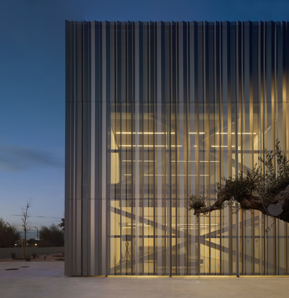 Private Terminal at Manises Airport by ERRE arquitectura