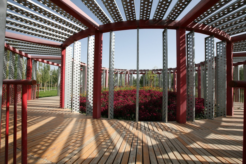 Xinjiang Bazhou Heshuo Solidarity Park R land
