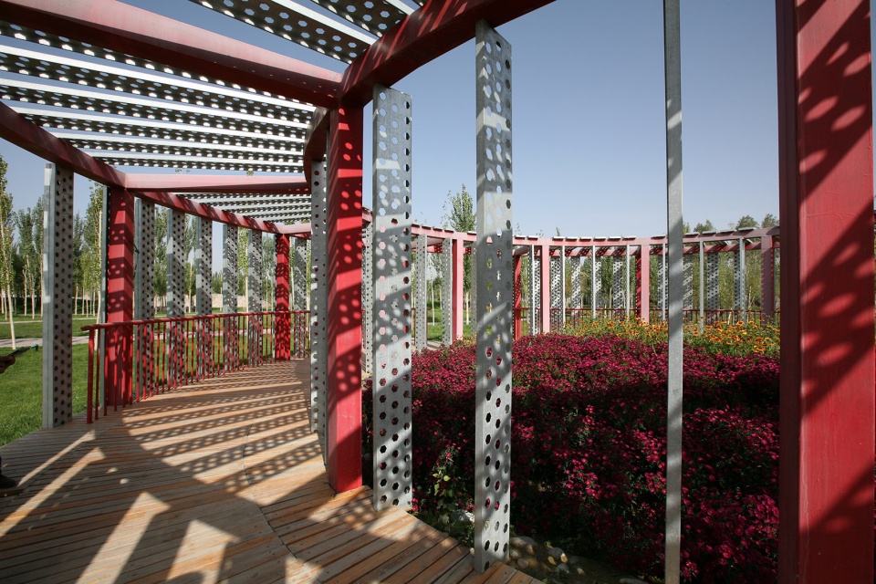 Xinjiang Bazhou Heshuo Solidarity Park R land