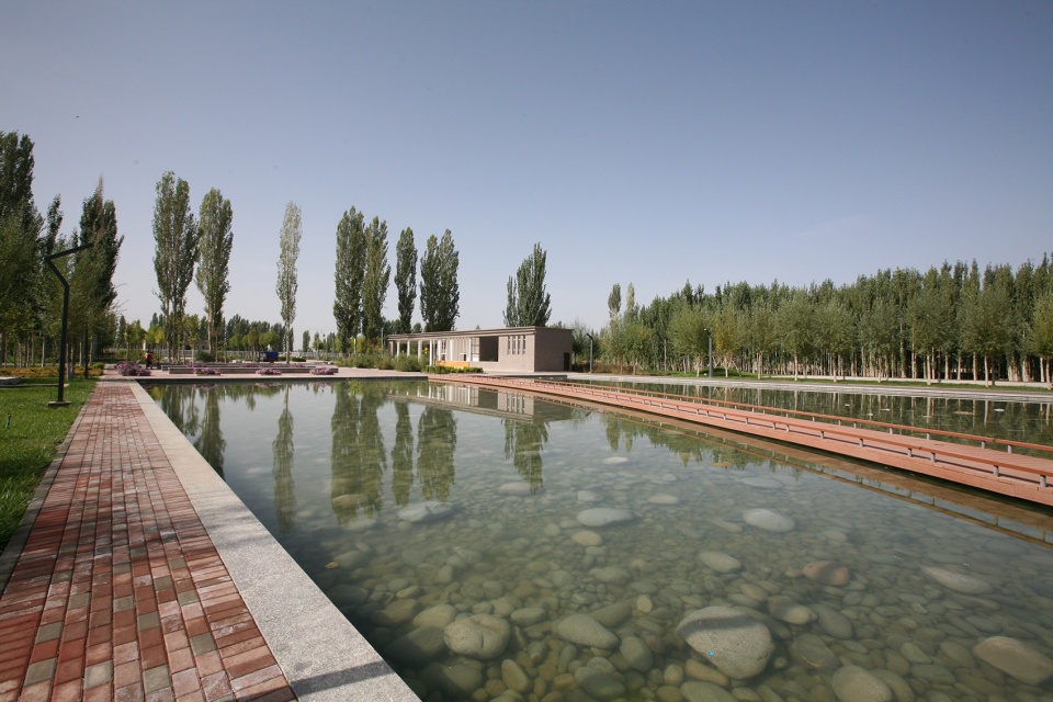 Xinjiang Bazhou Heshuo Solidarity Park R land
