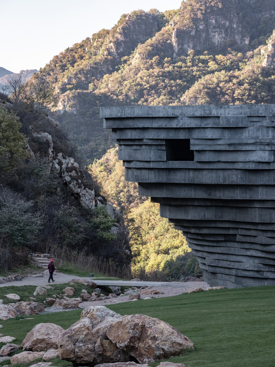 MONOLITHIC CONCERT HALL OPEN ARCHITECTURE