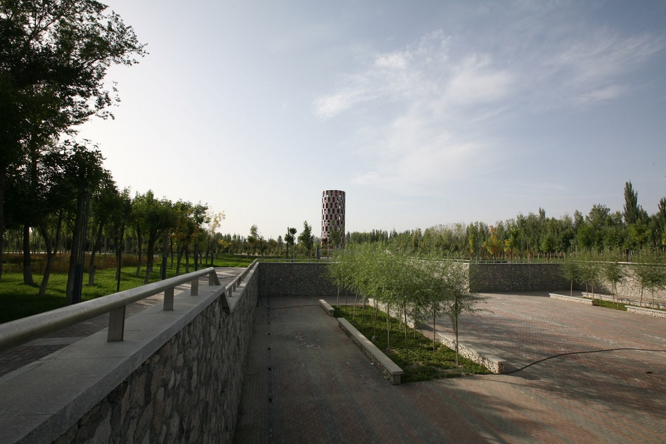 Xinjiang Bazhou Heshuo Solidarity Park R land
