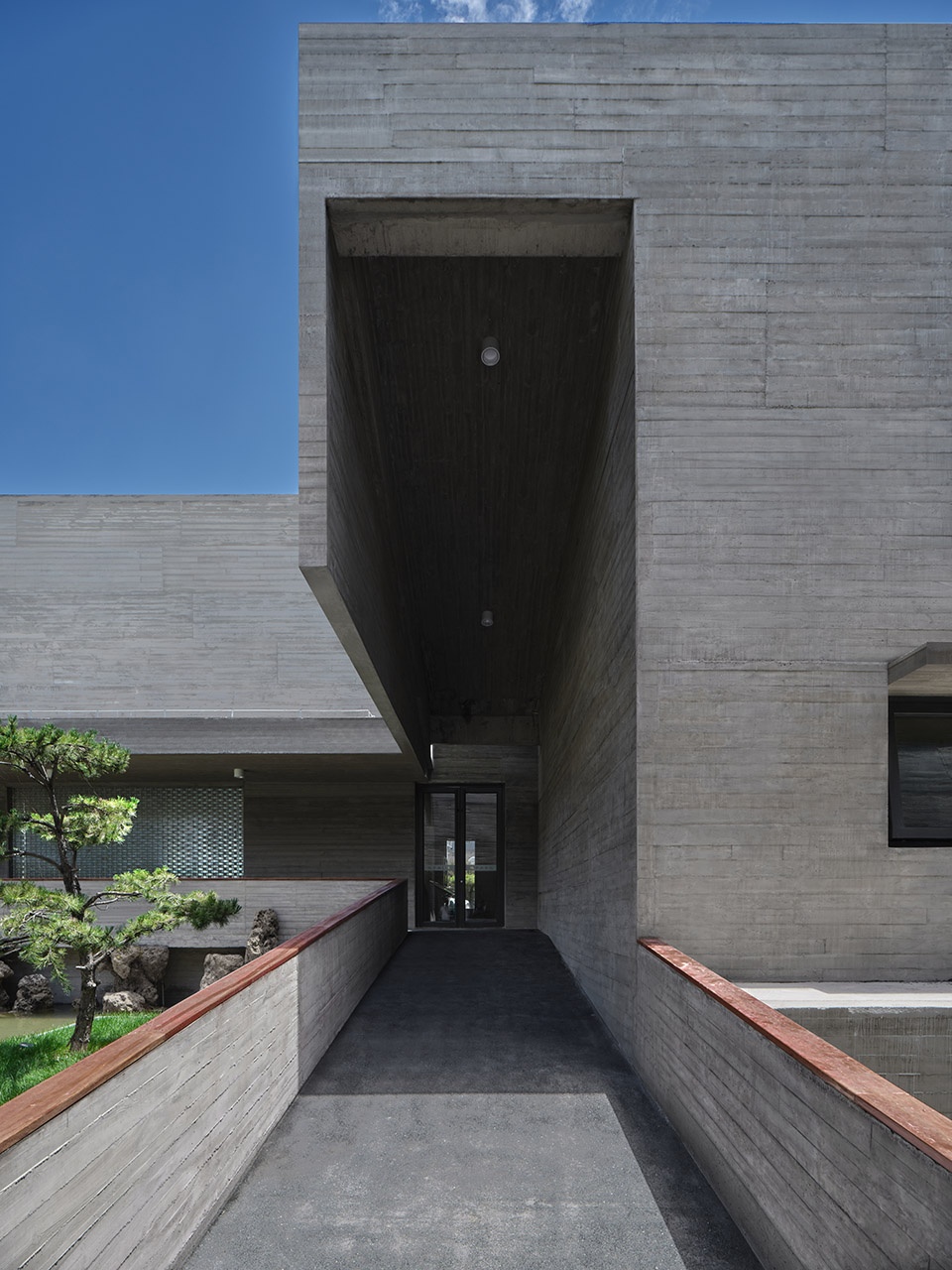 niangziguan tourist service center by china construction engineering design research institute co ltd
