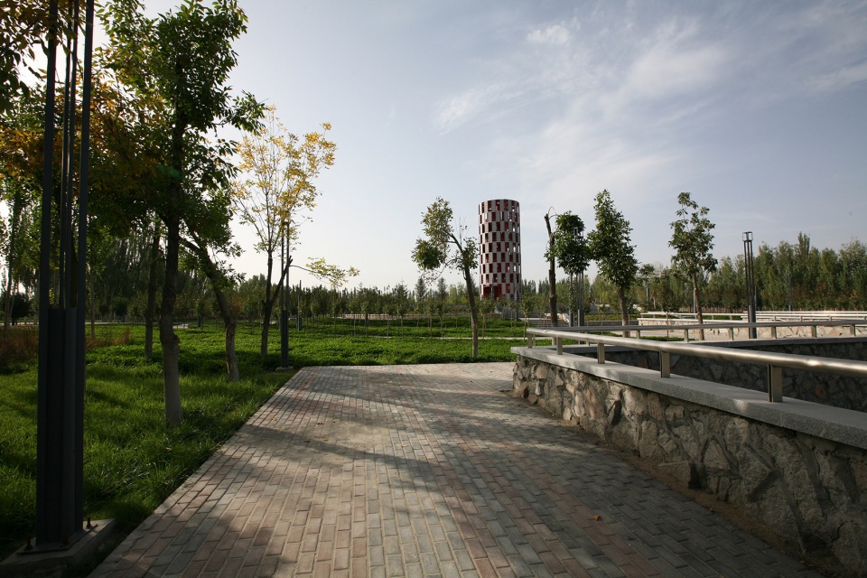 Xinjiang Bazhou Heshuo Solidarity Park R land