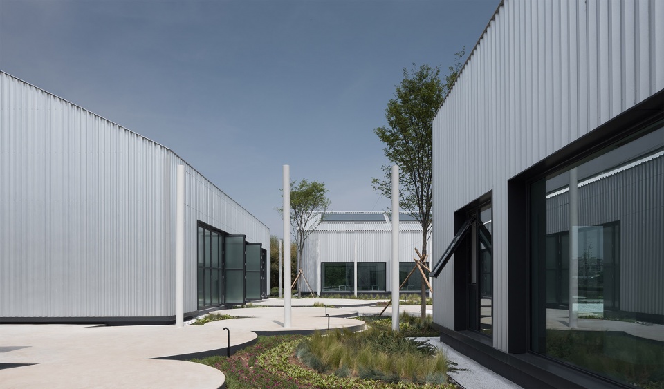auxiliary building renovation along zhu river china by xband craftwerk