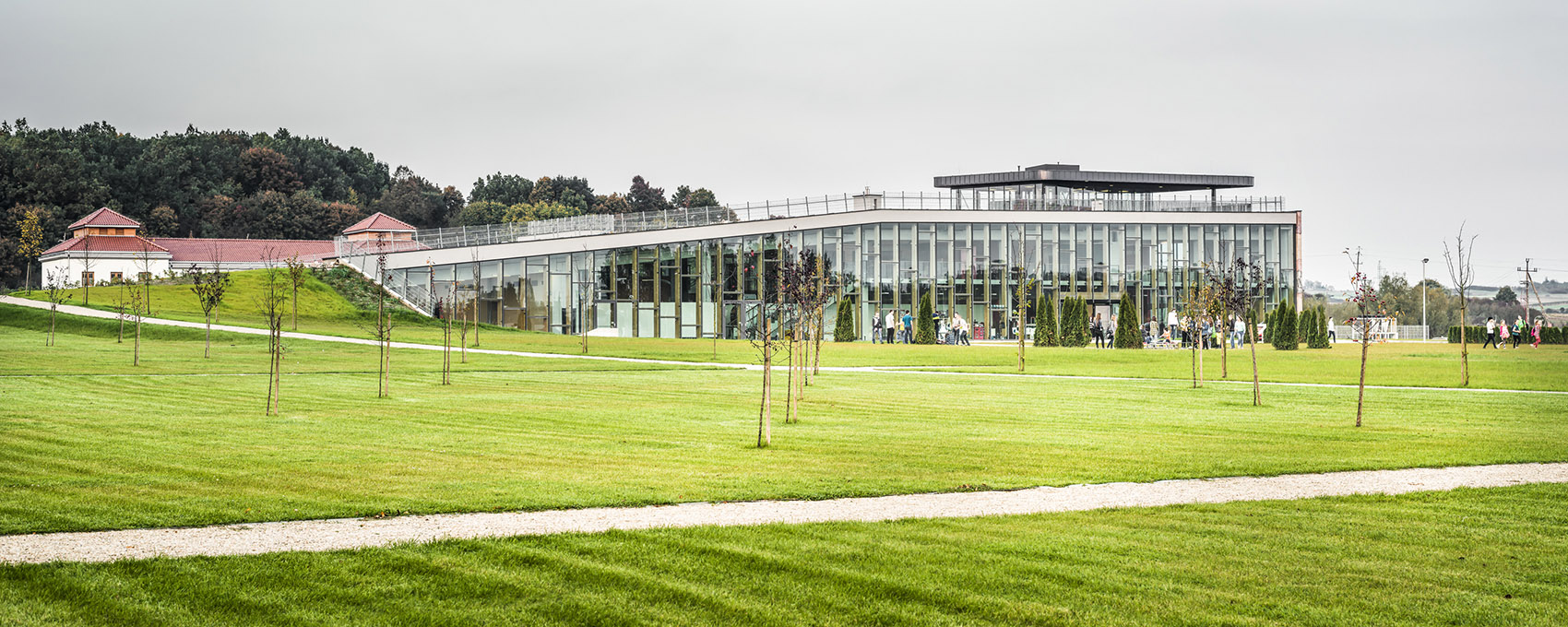 eM4 Science Center south facade 2880px