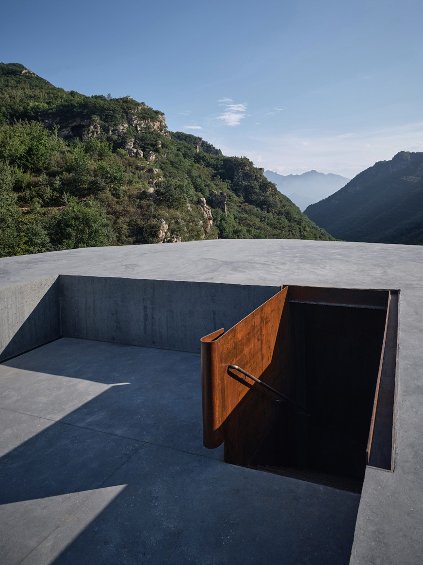 MONOLITHIC CONCERT HALL OPEN ARCHITECTURE