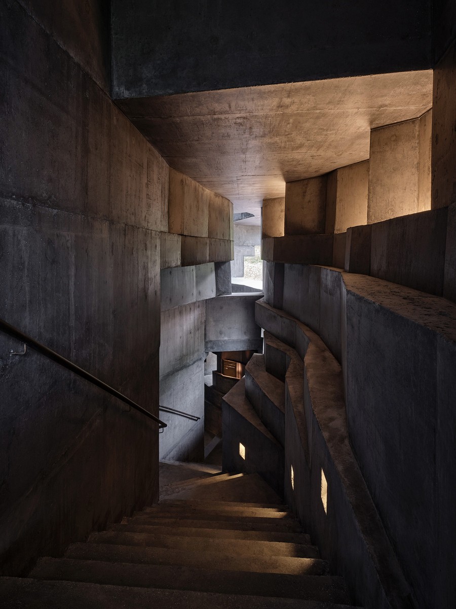 MONOLITHIC CONCERT HALL OPEN ARCHITECTURE