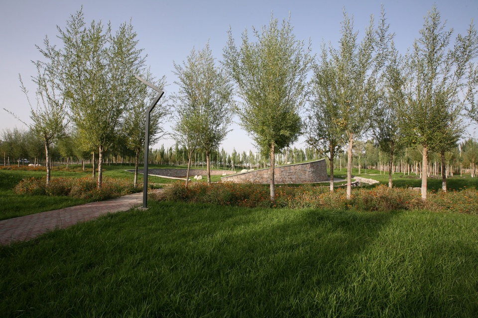 Xinjiang Bazhou Heshuo Solidarity Park R land