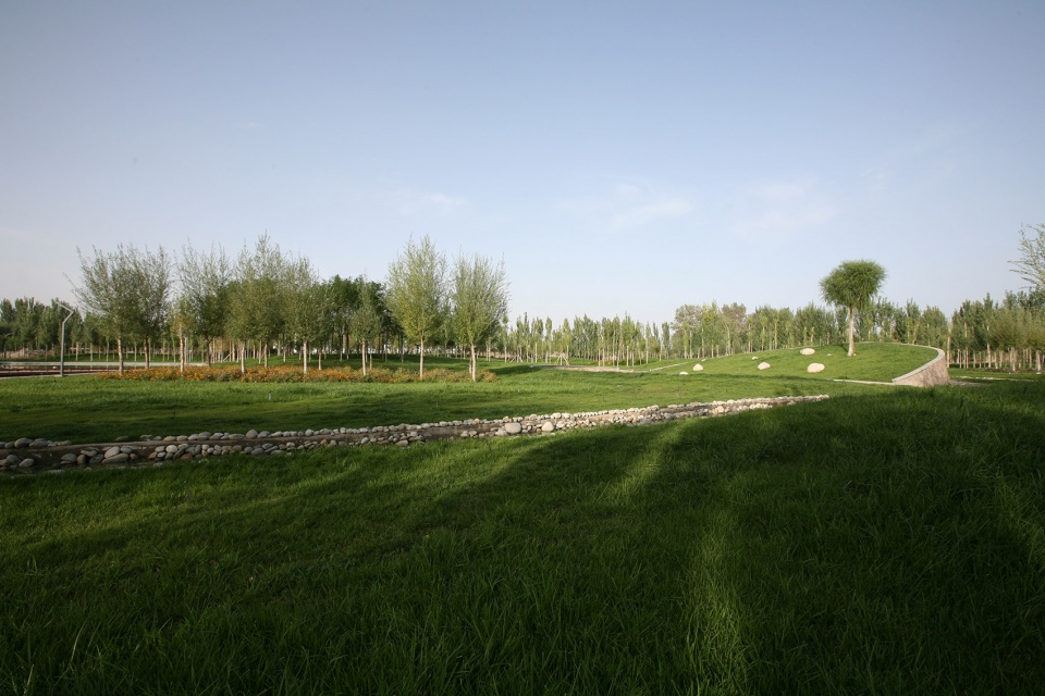 Xinjiang Bazhou Heshuo Solidarity Park R land