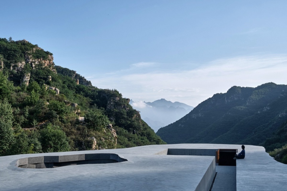 MONOLITHIC CONCERT HALL OPEN ARCHITECTURE