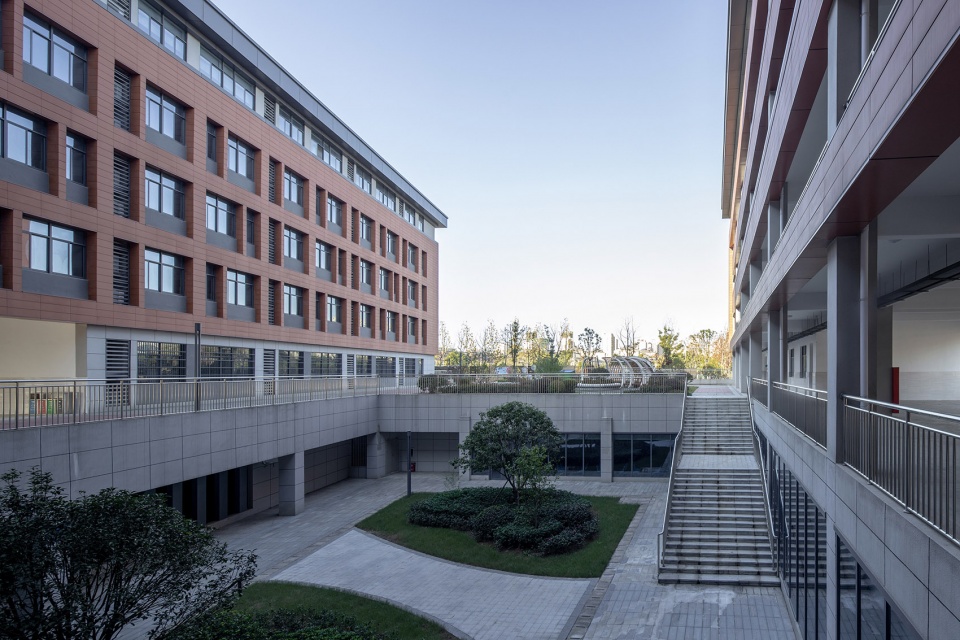 tongling xihu new district middle school and primary school anhui china by horizon design