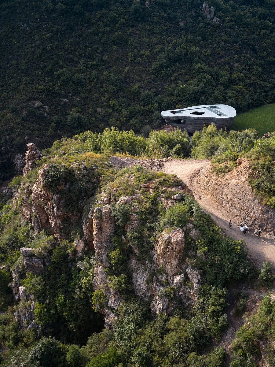 MONOLITHIC CONCERT HALL OPEN ARCHITECTURE