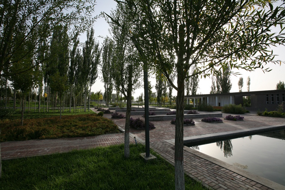 Xinjiang Bazhou Heshuo Solidarity Park R land