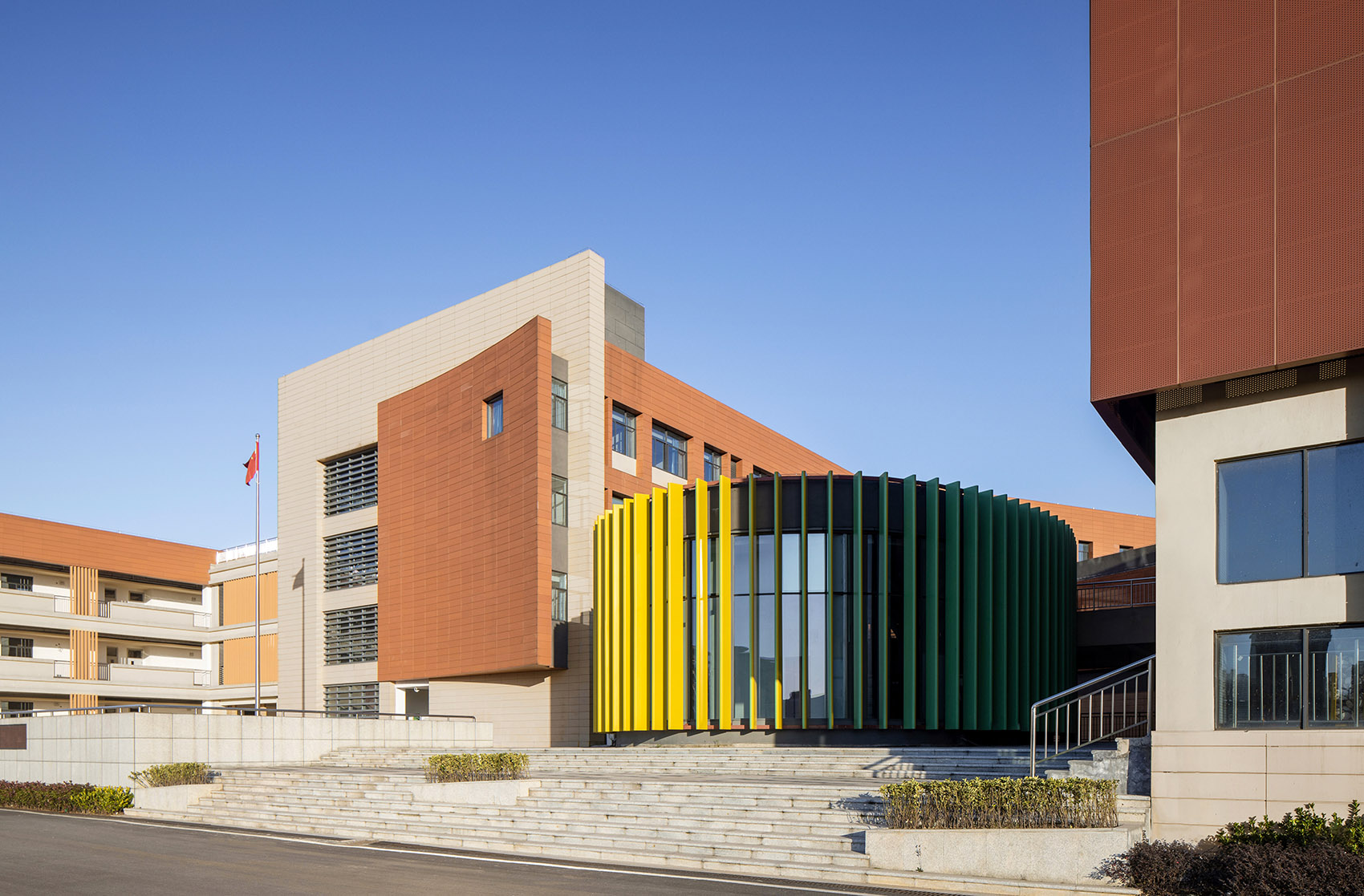 tongling xihu new district middle school and primary school anhui china by horizon design