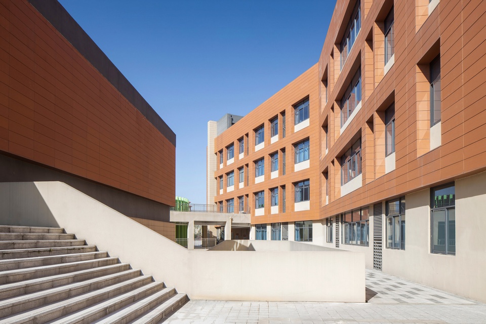 tongling xihu new district middle school and primary school anhui china by horizon design