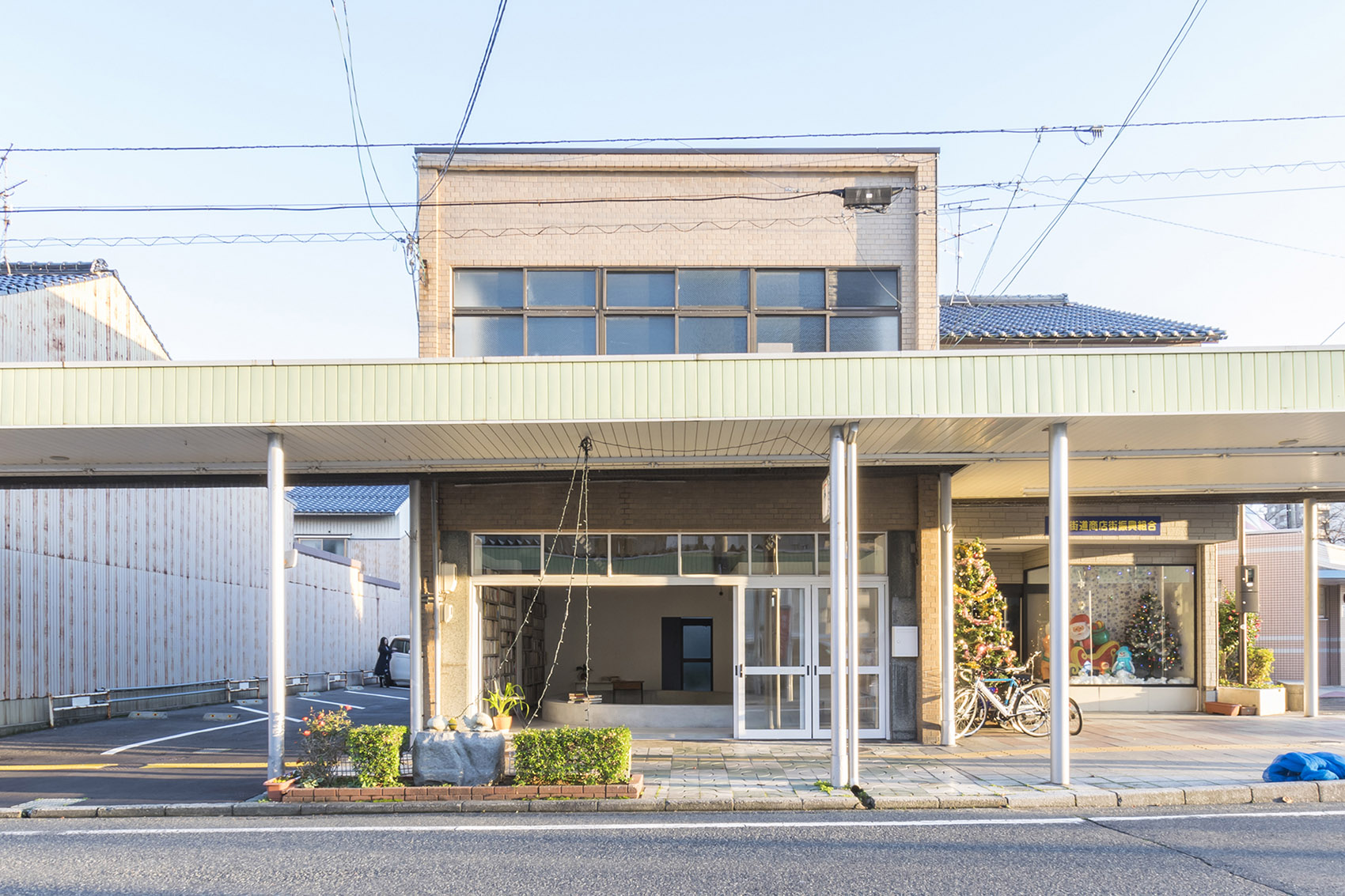 house with a small library japan by hiroshi kinoshita and associates
