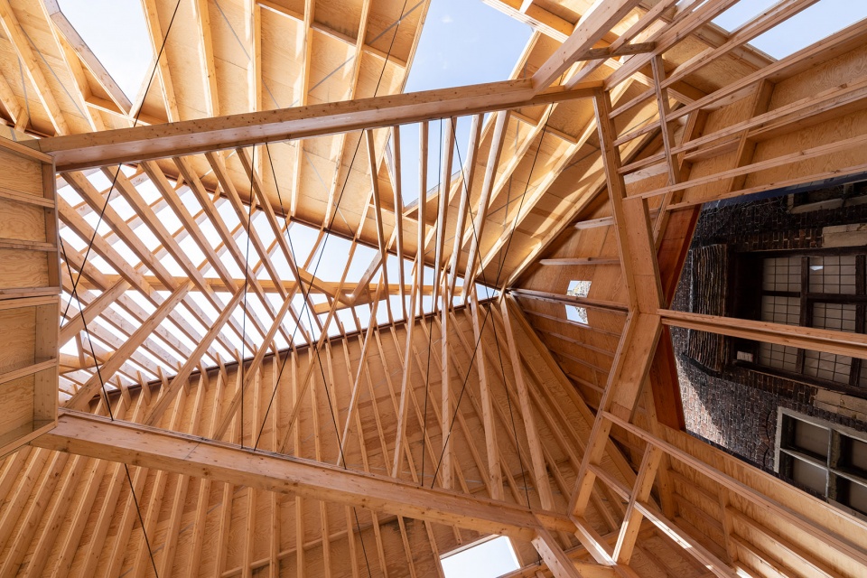 Brugge Diptych by Para Project