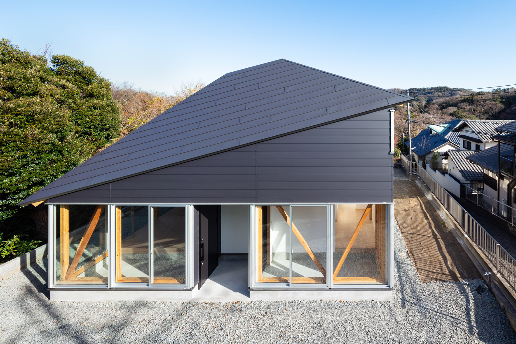 Kitakamakura house by TAKAHIRO ENDO