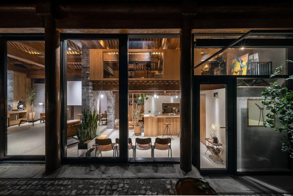 shiyuan by days in yard workshop
