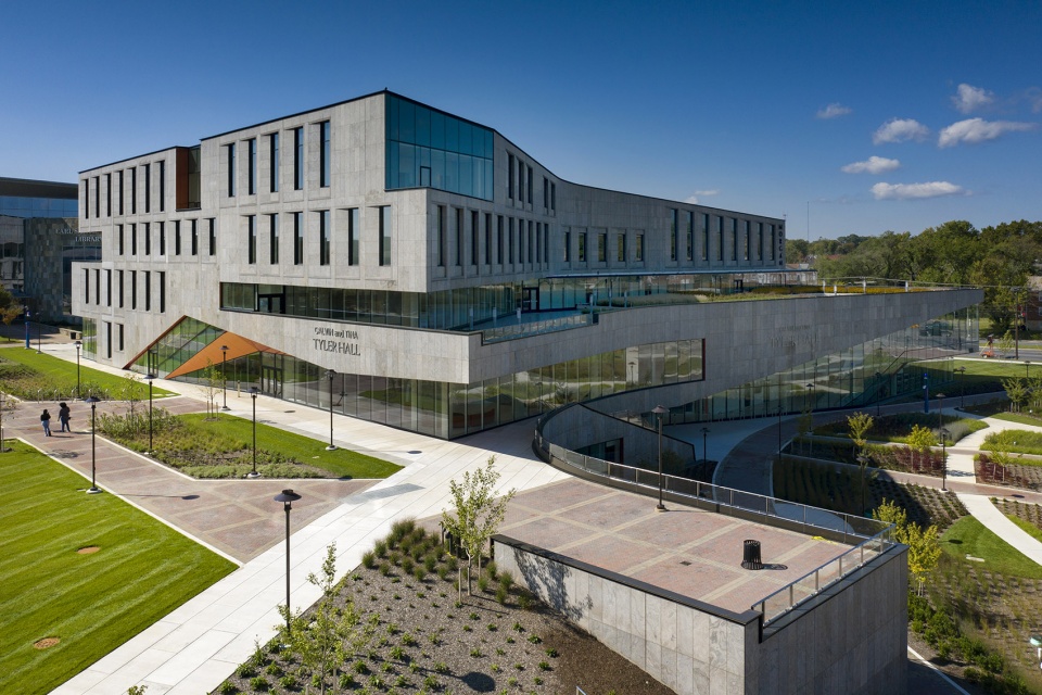 the calvin and tina tyler hall morgan state university by teeple architects gwwo architects