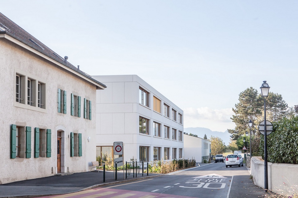 Urban innovation for new Meinier school by Mue Atelier d architecture