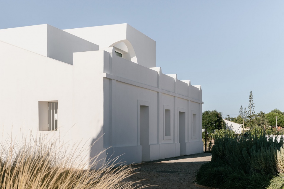 Casa Cabrita Moleiro by Atelier Data