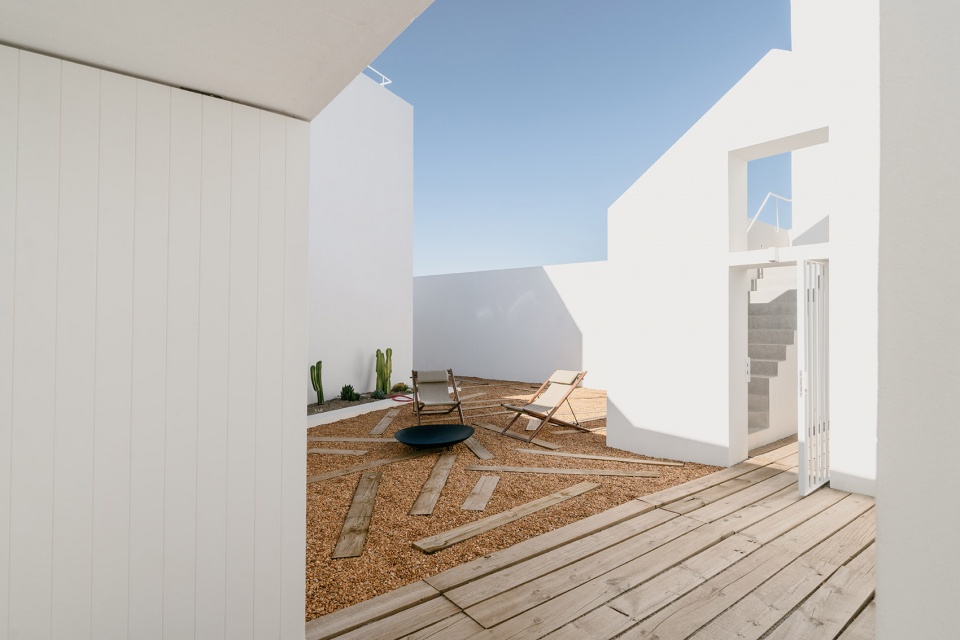 Casa Cabrita Moleiro by Atelier Data