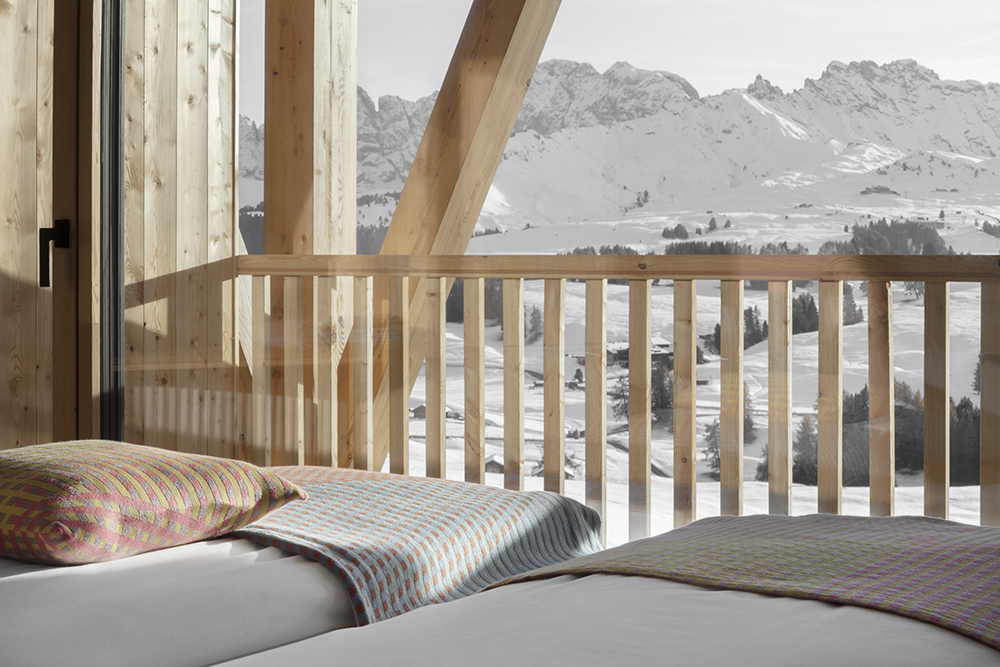 icaro hotel by modusarchitects