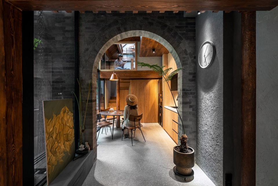 shiyuan by days in yard workshop