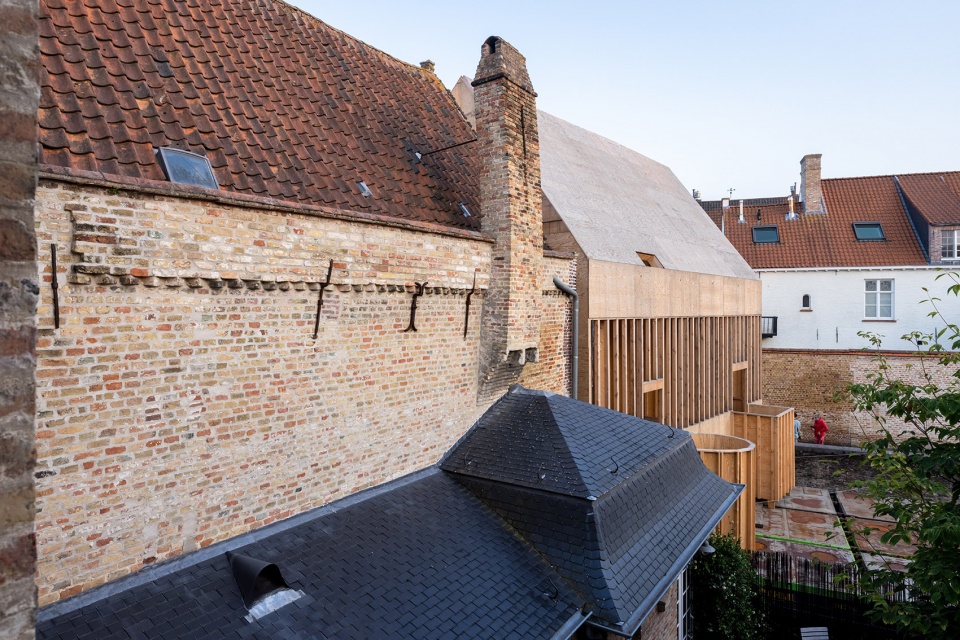 Brugge Diptych by Para Project
