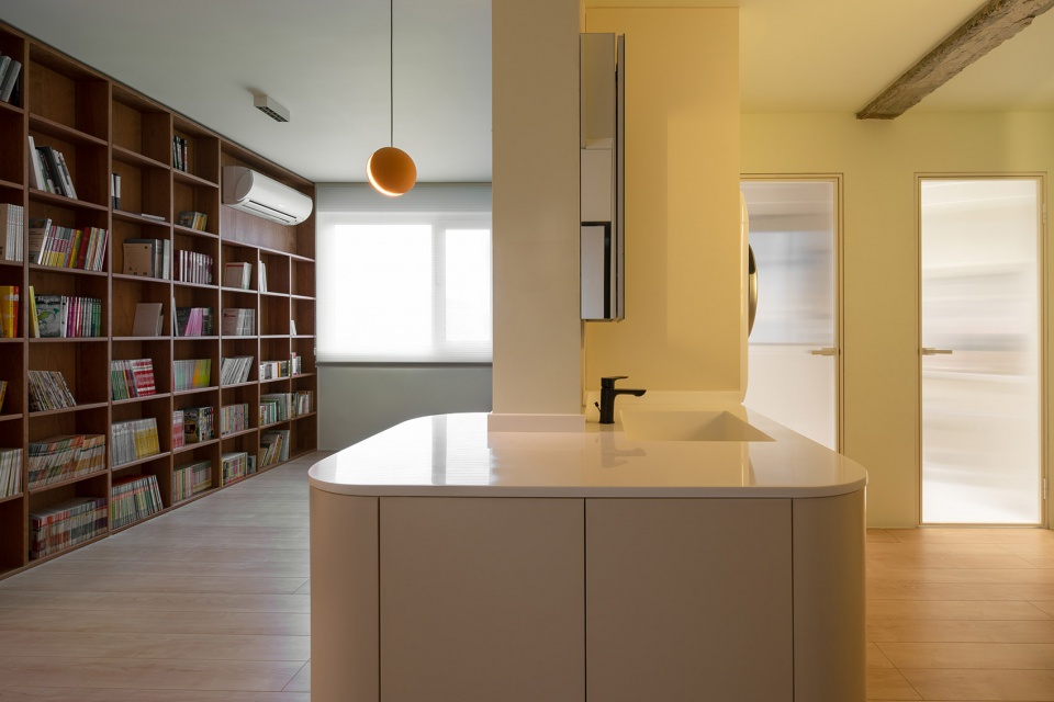 A center core surrounded by bookcases China by Atelier D Y