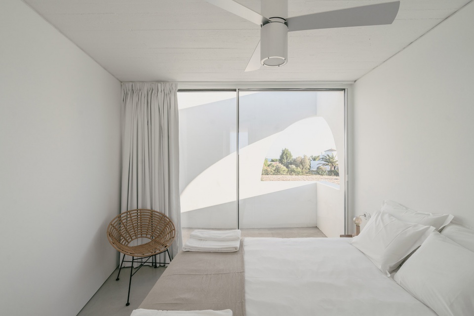 Casa Cabrita Moleiro by Atelier Data