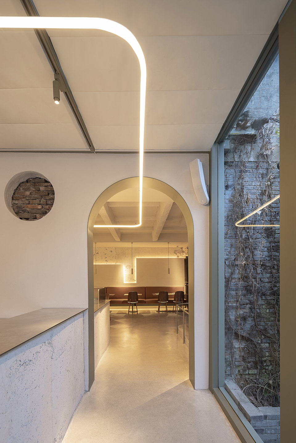 Metoo Cafe IDEAL 166 Store China by Hangzhou Guantang Interior Design