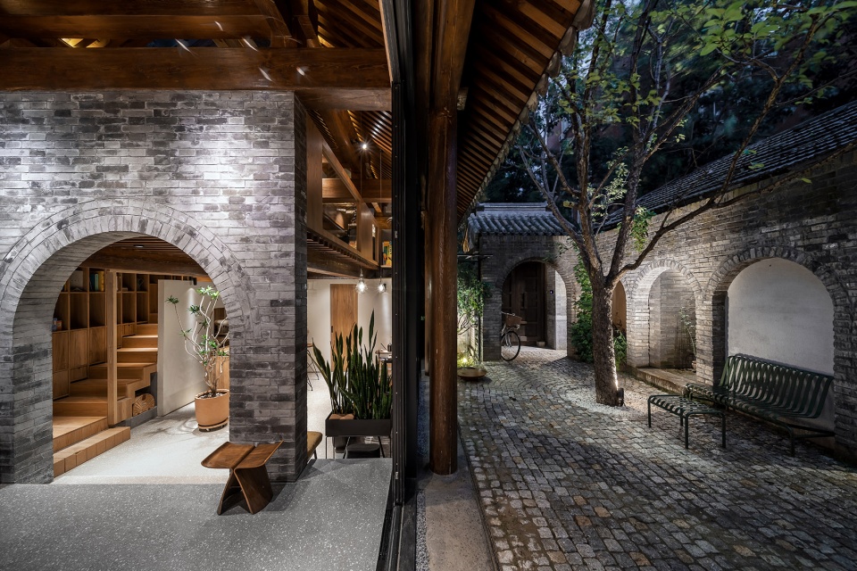 shiyuan by days in yard workshop
