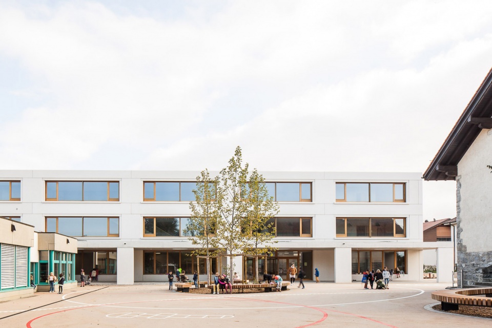 Urban innovation for new Meinier school by Mue Atelier d architecture