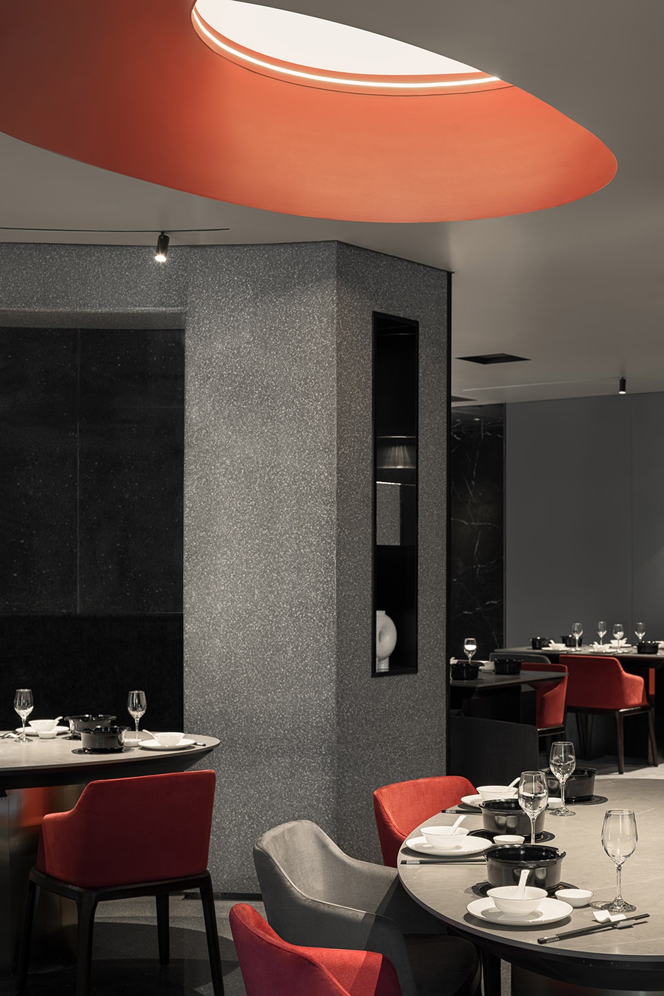 Mingyue Seafood Restaurant Zhejiang by Xiangdie Design
