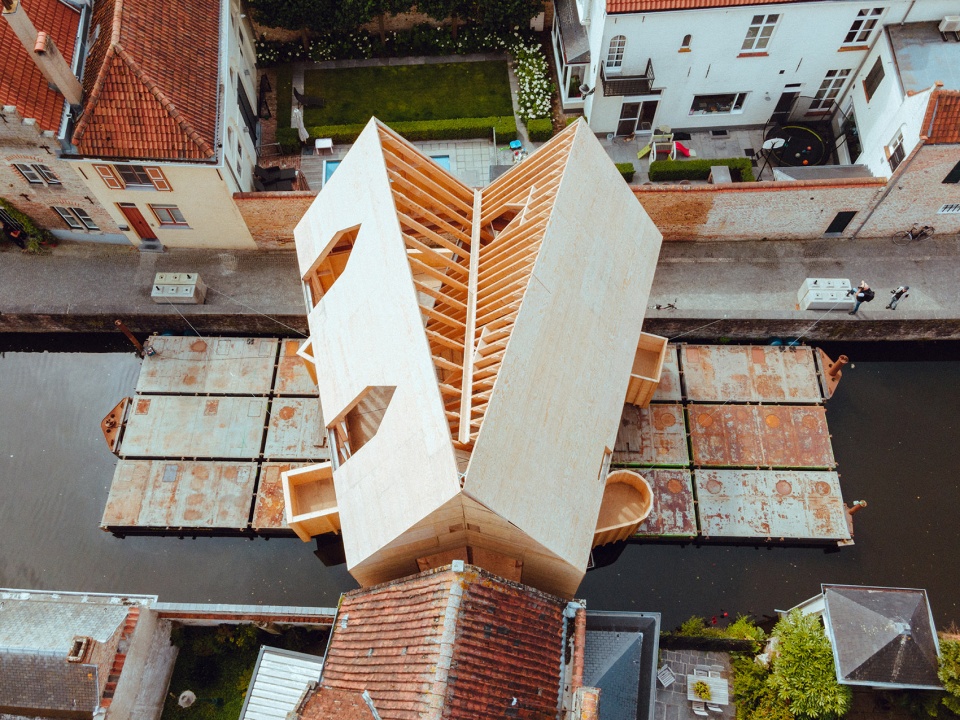 Brugge Diptych by Para Project