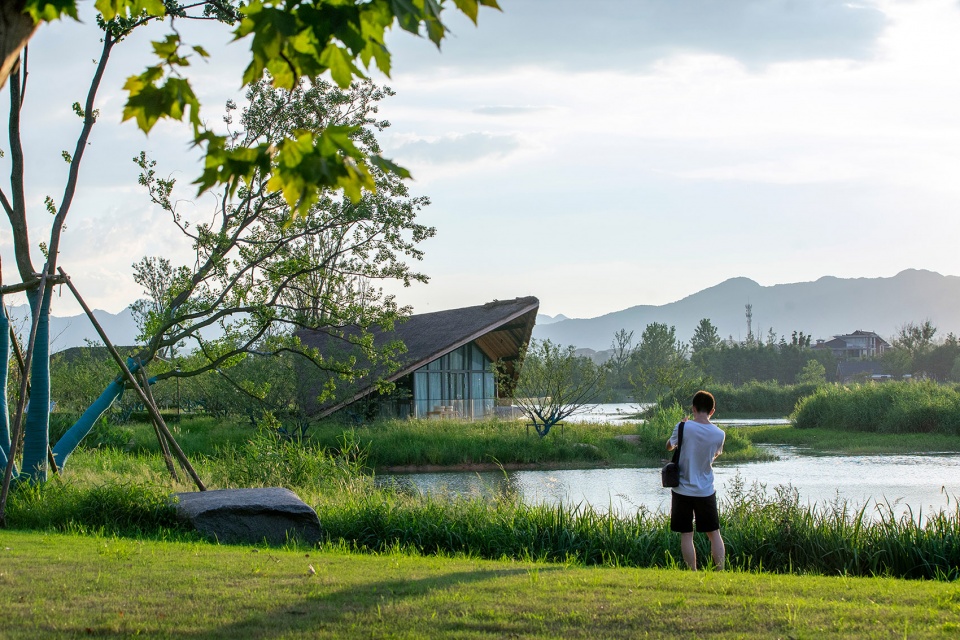 fuyang yangbei lake wetland ecological hotel china by shulin architecture