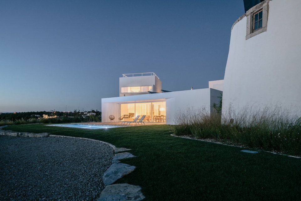 Casa Cabrita Moleiro by Atelier Data