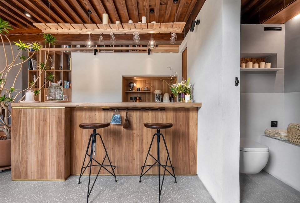 shiyuan by days in yard workshop