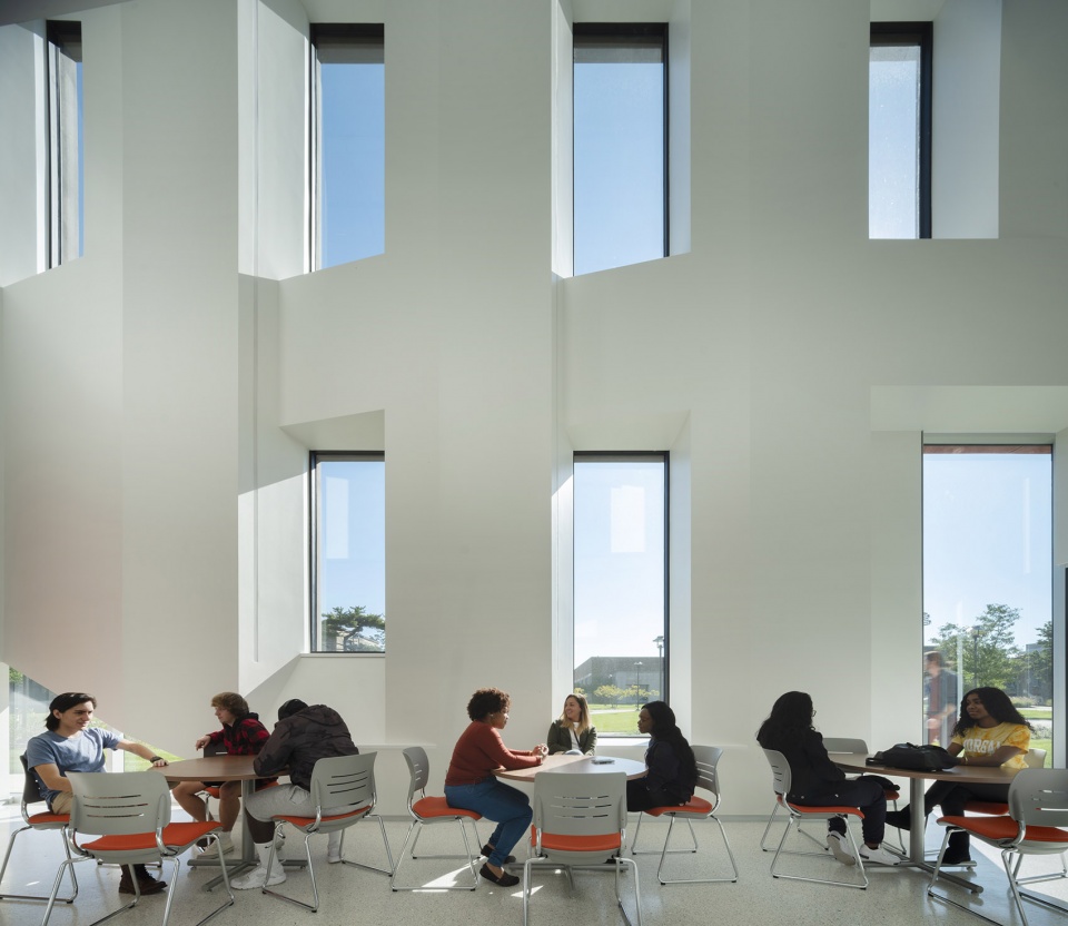 the calvin and tina tyler hall morgan state university by teeple architects gwwo architects