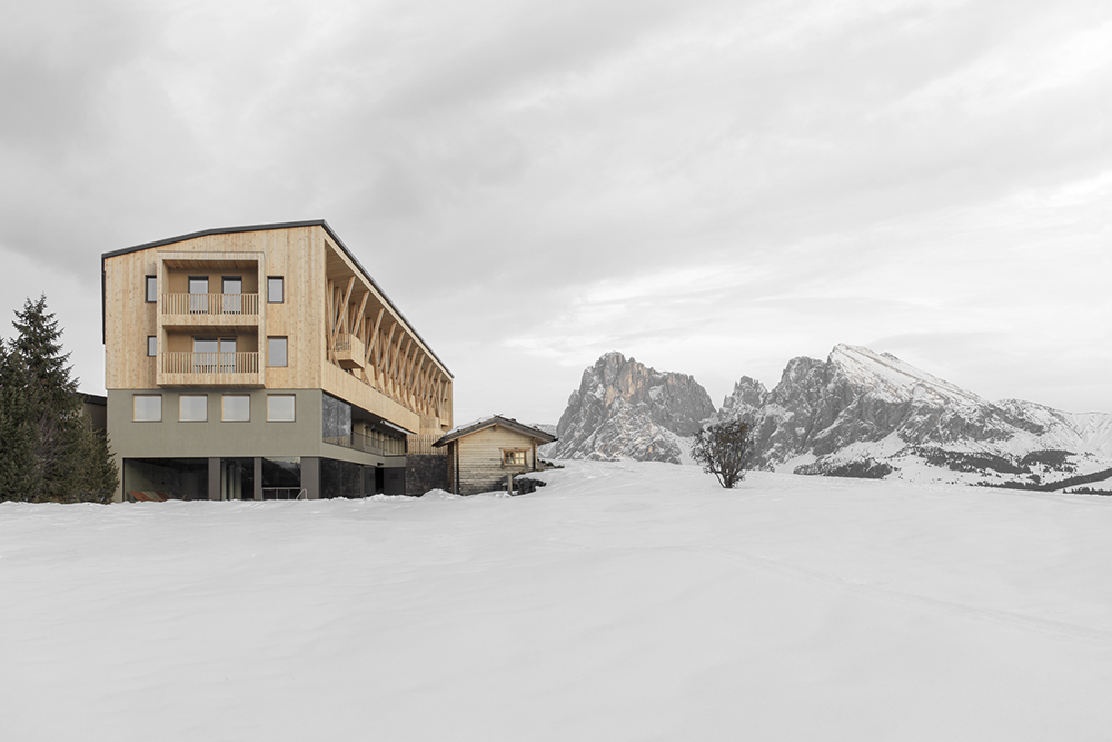 icaro hotel by modusarchitects