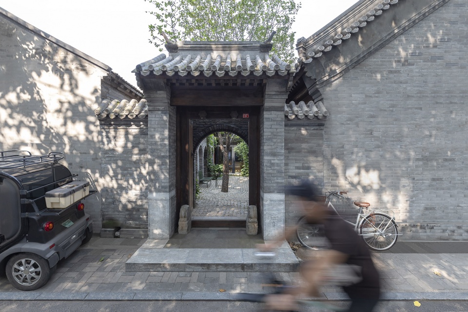 shiyuan by days in yard workshop