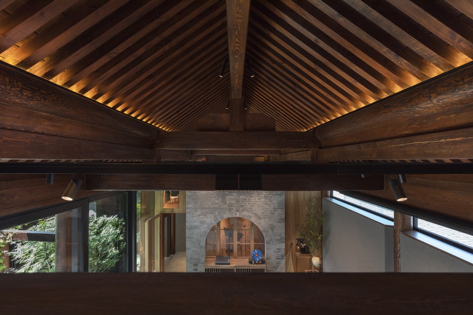 shiyuan by days in yard workshop