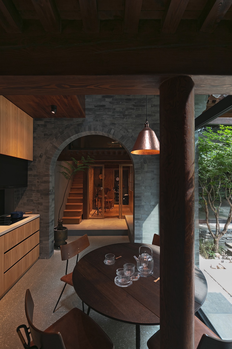shiyuan by days in yard workshop
